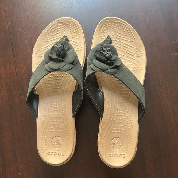 Crocs A Leigh Flower Leather Flip Flop Sandal Cork Platform Wedge Black Size 10 - Picture 3 of 17